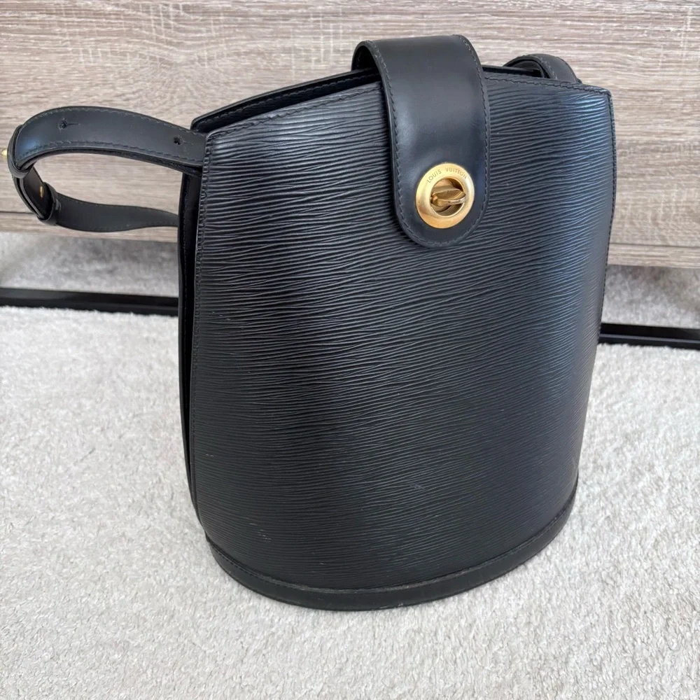 Louis Vuitton Epi Cluny Black Leather Bucket Bag